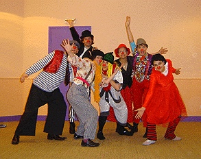 un groupe de clown 